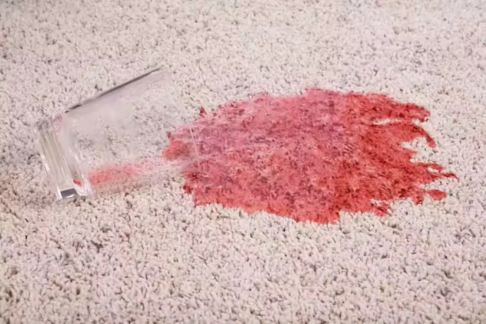 سه روش پاک کردن لکه نوشابه از روی فرش 