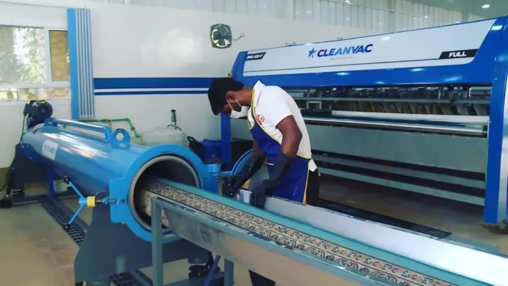 دستگاه قالیشویی تمام اتوماتیک از انواع دستگاه های قالیشویی